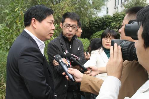 《红官窑》未播先热盖丽丽变身瓷器行家(图)