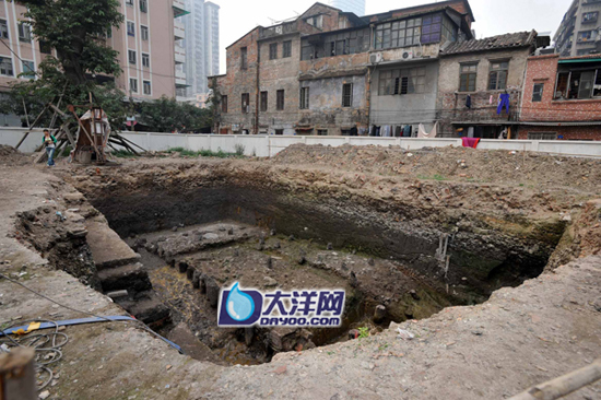 在大塘街一带发掘出的两宋时期河堤和临河木结构建筑。王燕 摄