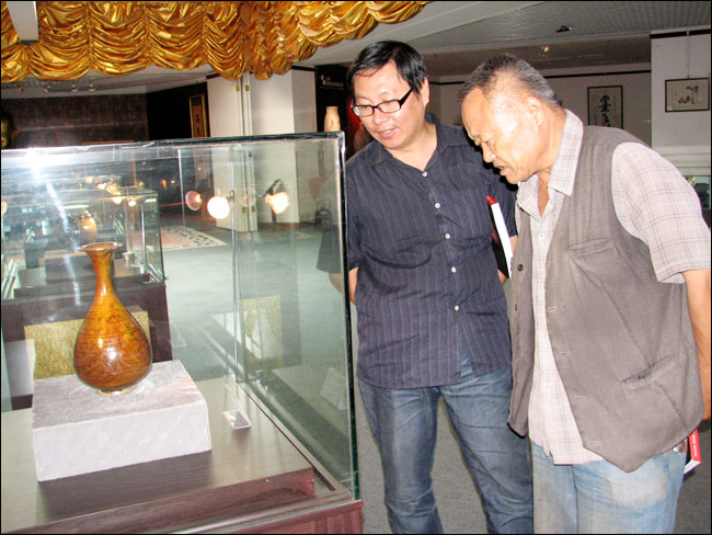 2011淄博陶瓷珍玩拍卖(展示)会预展拉开帷幕 2011淄博陶瓷珍玩拍卖(展示)会预展拉开帷幕